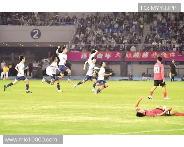 绿茵荣耀瞬间见证足球巨星闪耀登场燃动全场激情 绿茵荣耀瞬间见证足球巨星闪耀登场燃动全场激情